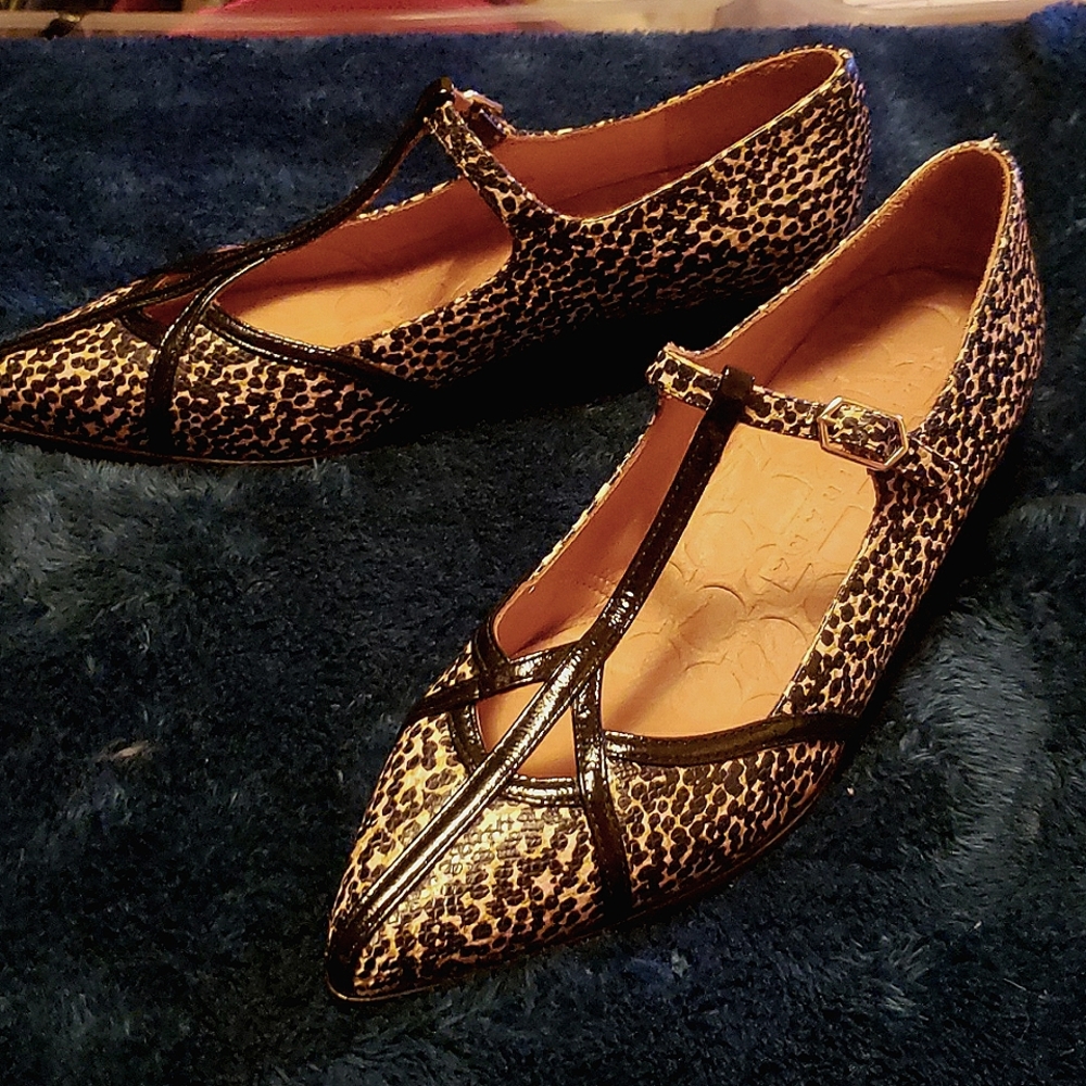 Chie Mihara T-Strap 2" Heel Shoes